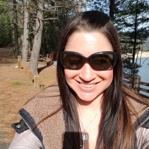 Meet your Posher, Debra - Picture 2 of 2